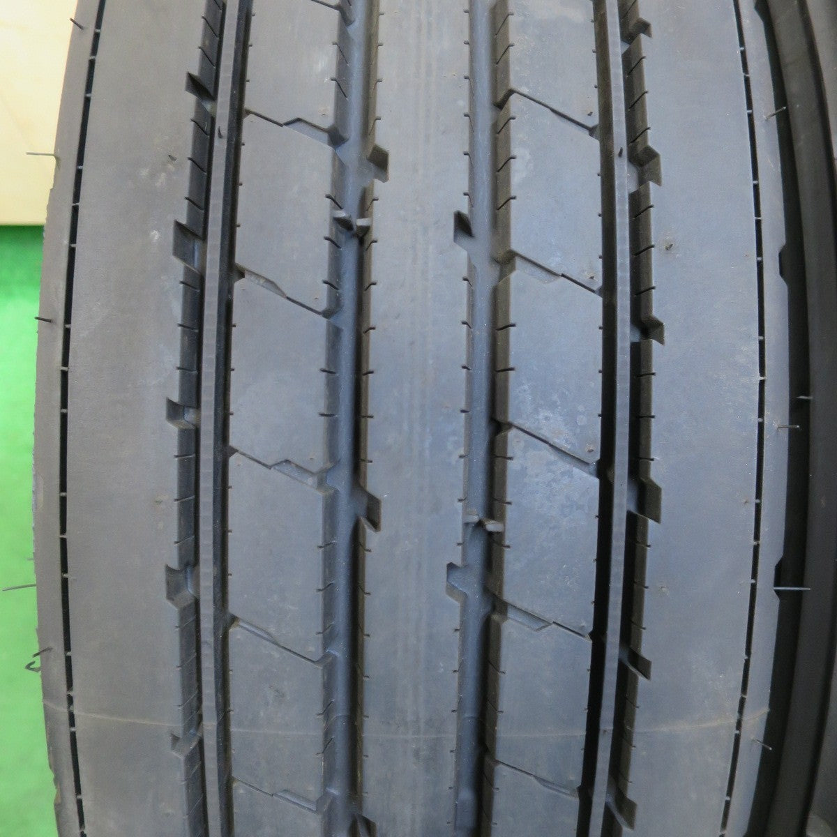 送料無料* 新車外し！24年☆トラック タイヤ 265/70R19.5 140/138J ブリヂストン R173 19.5インチ☆4070 |  名古屋/岐阜の中古カー用品・工具の買取/販売ならガレージゲット