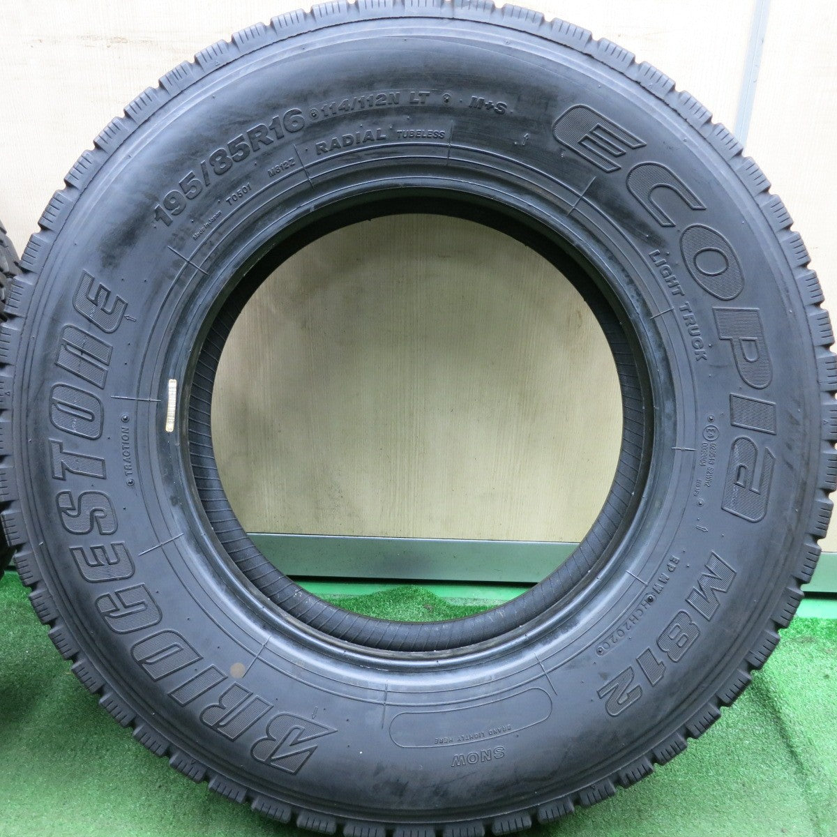 *送料無料* バリ溝！20年！9分★トラック タイヤ 195/85R16 114/112N ブリヂストン エコピア M812 ミックス オールシーズン 16インチ★4071414HAノタ