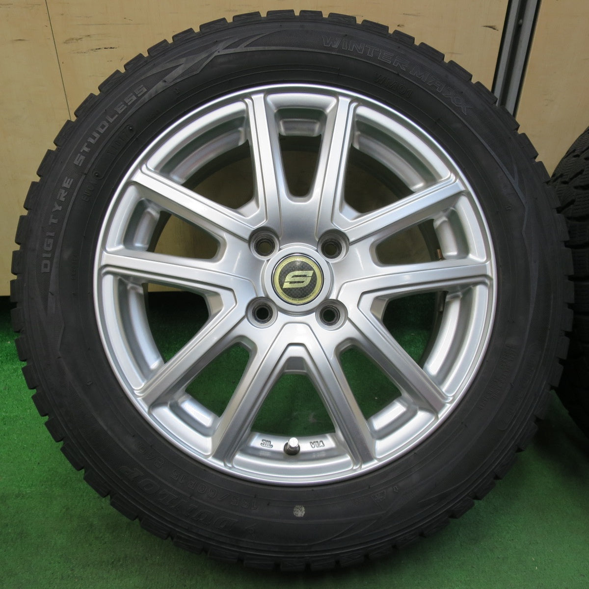 [送料無料] バリ溝！キレイ！9分★スタッドレス 185/60R15 ダンロップ ウインターマックス WM01 STRANGER ストレンジャー 15インチ PCD100/4H★4121207イス