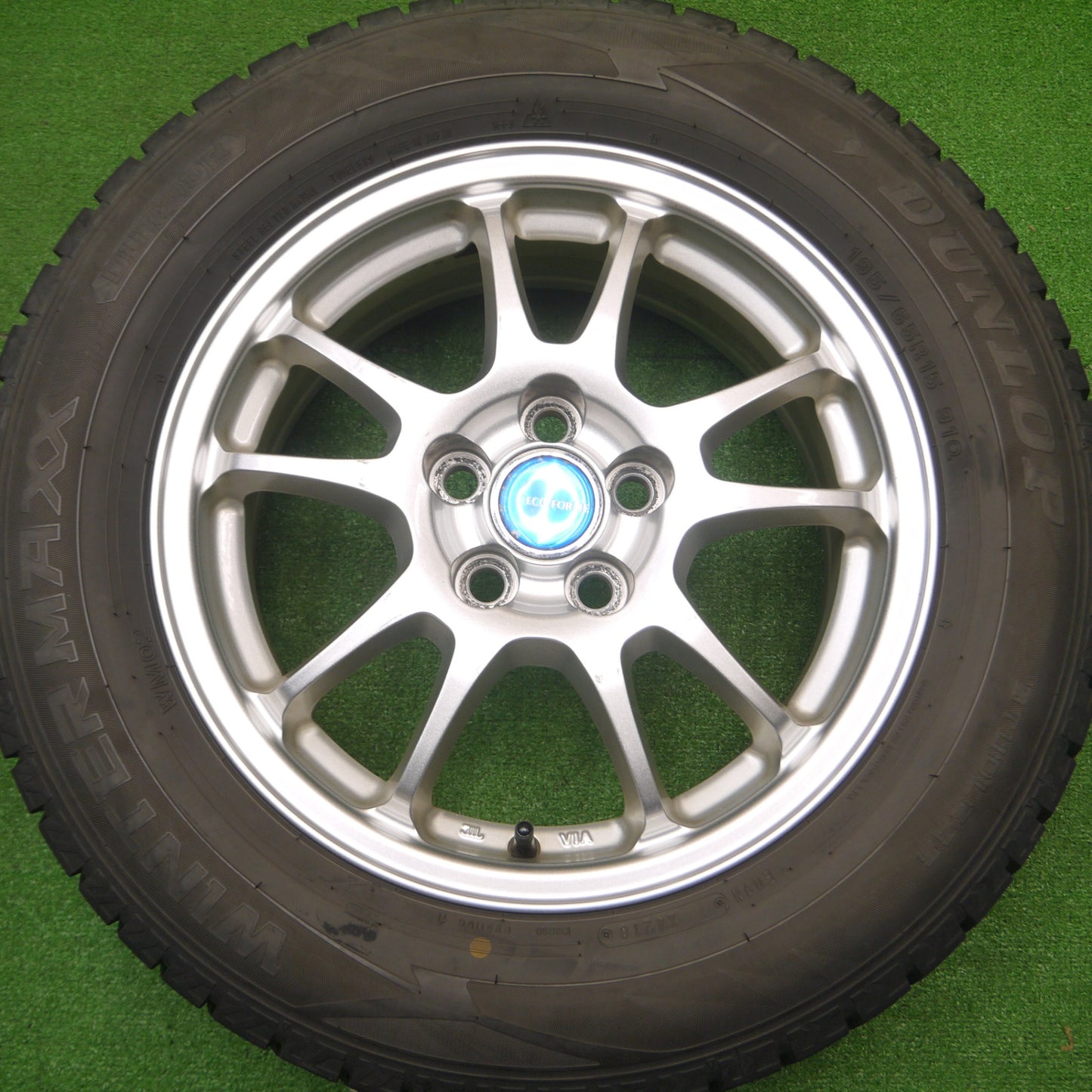 [送料無料] キレイ★プリウス等 195/65R15 スタッドレス ダンロップ ウインターマックス WM02 ECO FORME エコフォルム PCD100/5H★4100706Hス