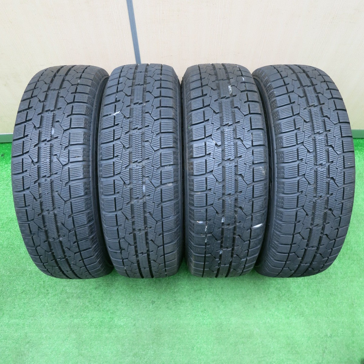 [送料無料] バリ溝！22年！9.5分以上★スタッドレス 195/65R15 トーヨー オブザーブ ガリット GIZ SCHNEIDER シュナイダー 15インチ PCD114.3/5H★4102505NJス