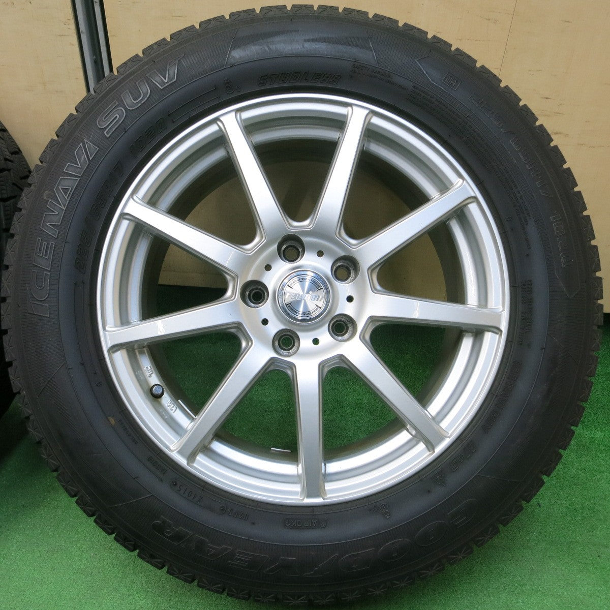 *送料無料* バリ溝！キレイ！9.5分★スタッドレス 225/65R17 グッドイヤー アイスナビ SUV ravrion ラブリオン 17インチ PCD114.3/5H★4040902イス