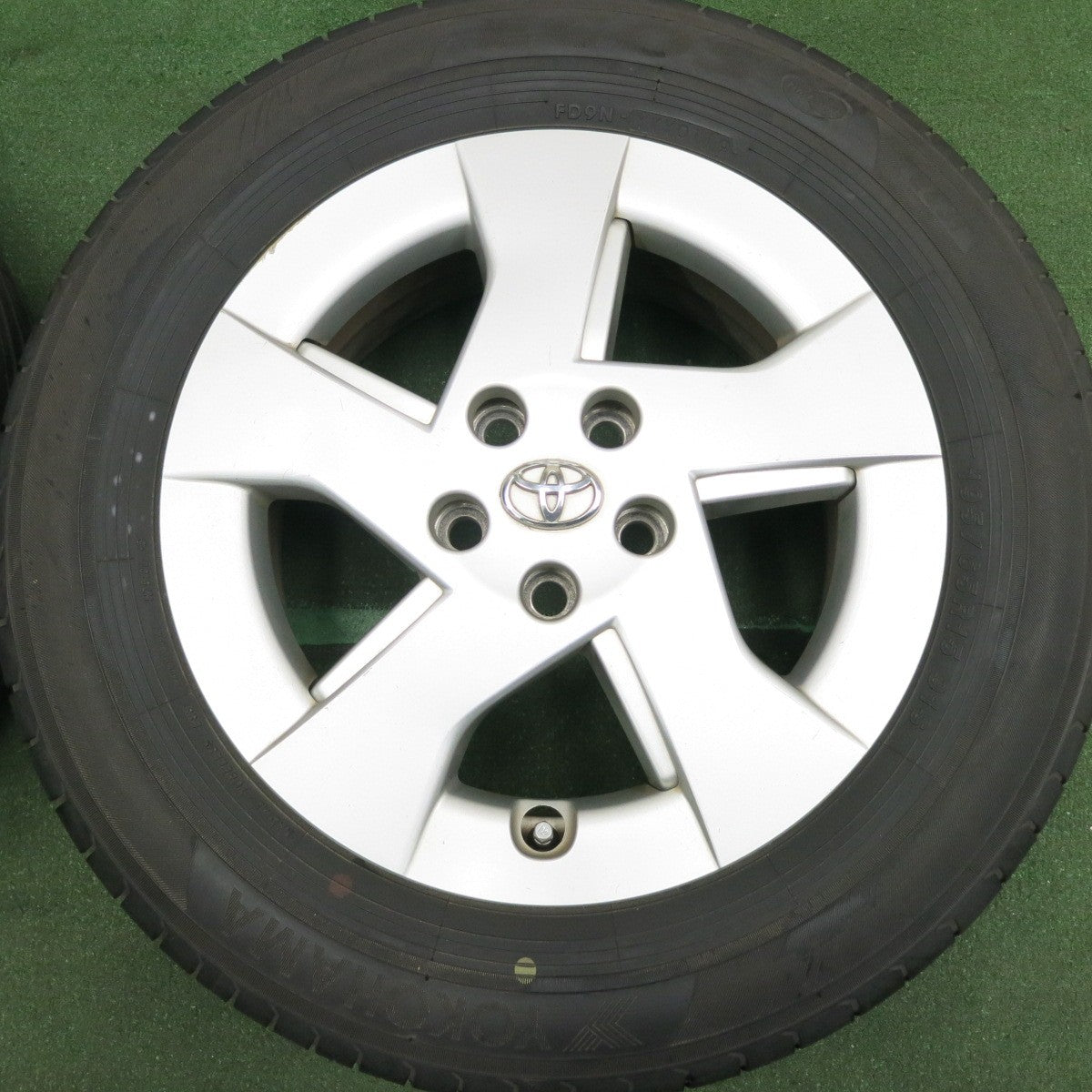 *送料無料* 4本価格★トヨタ 30系 プリウス 純正 195/65R15 ヨコハマ エコス ES31 15インチ PCD100/5H★4042102HAノ