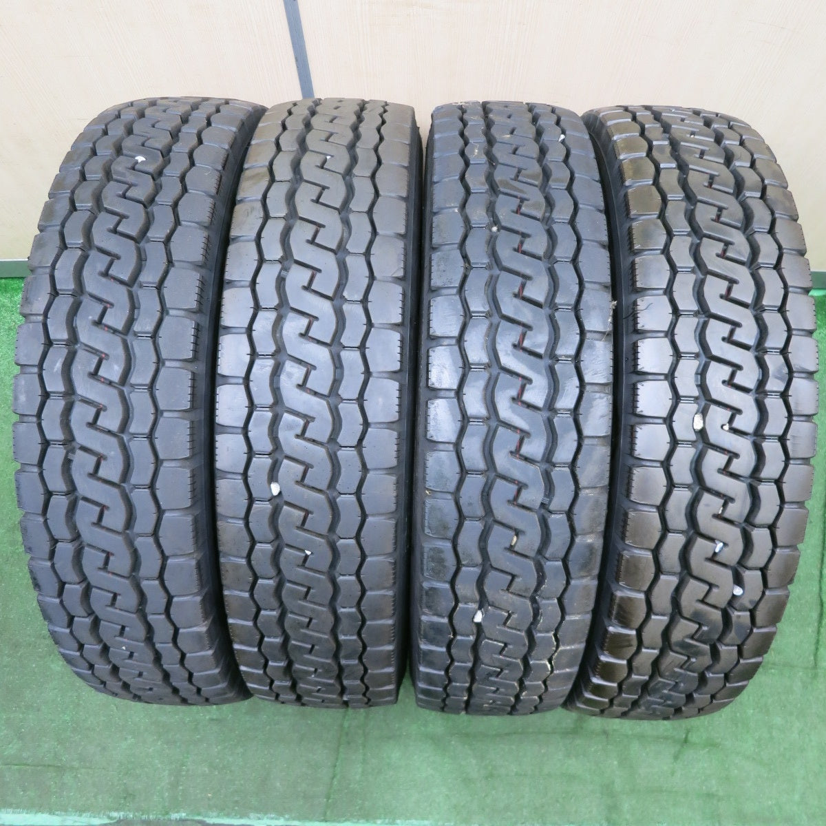 *送料無料* バリ溝！20年！9.5分★トラック タイヤ 195/85R16 114/112N ブリヂストン エコピア M812 ミックス オールシーズン 16インチ★4071316NJスタ