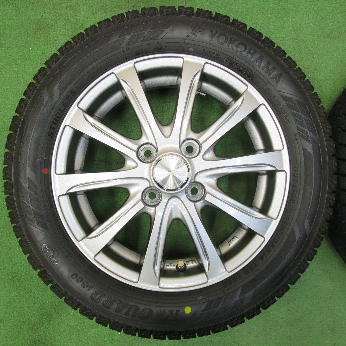 [送料無料] 未使用！23年★スタッドレス 165/65R14 ヨコハマ アイスガード iG60 WEZEN 14インチ ハスラー スペーシア 等  PCD100/4H★4110607イス