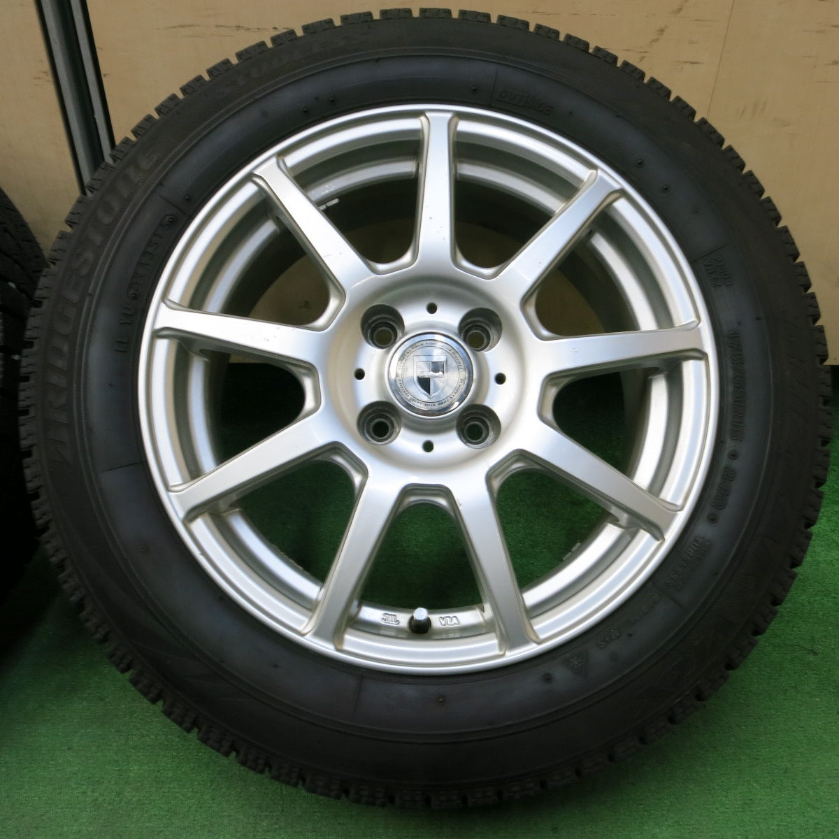 *送料無料* バリ溝！ほぼ10分★スタッドレス 175/65R15 ブリヂストン ブリザック VRX GMach 15インチ PCD100/4H★4051709イス