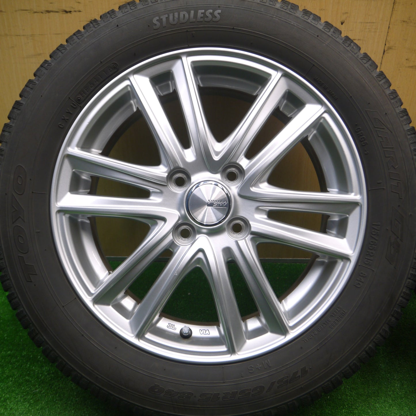 [送料無料] バリ溝！キレイ！9分★スタッドレス 175/65R15 トーヨー ガリット G5 SIBILLA NEXT ST-V シビラ 15インチ PCD100/4H★4110107Hス