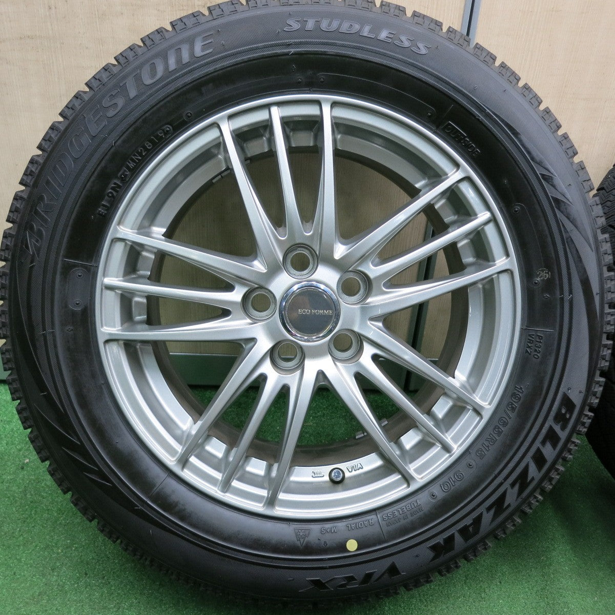 *送料無料* バリ溝！キレイ！9.5分★プリウス等 195/65R15 スタッドレス ブリヂストン ブリザック VRX ECO FORME エコフォルム PCD100/5H★4062703HAス