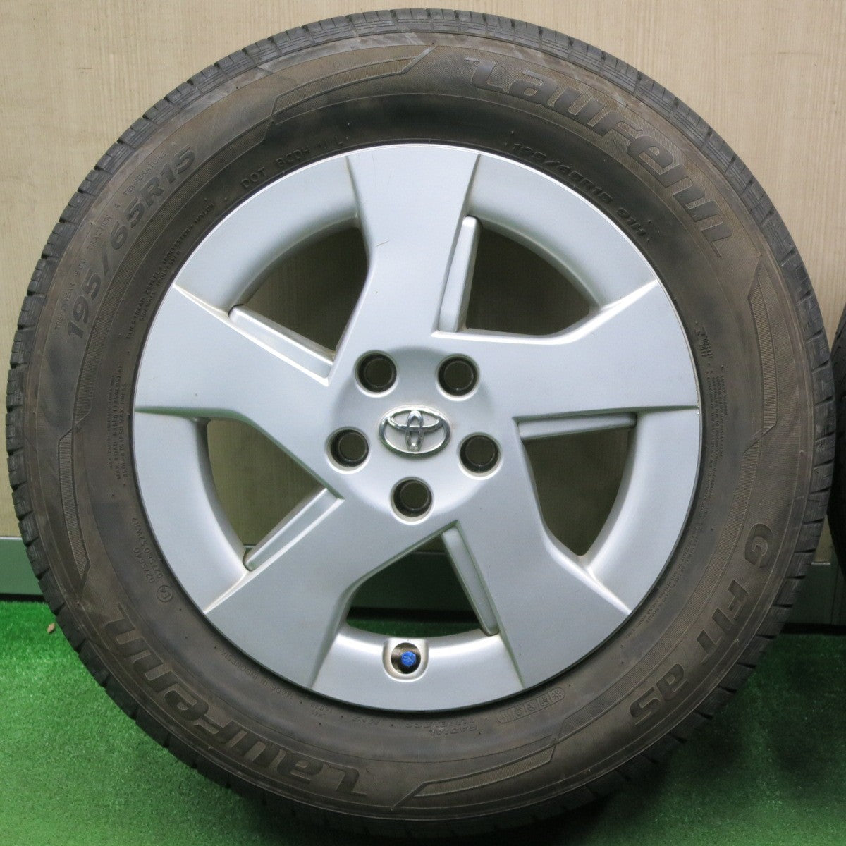 [送料無料] バリ溝！9.5分以上★トヨタ 30系 プリウス 純正 195/65R15 セイバーリング SL101 ラウフェン G FIT as 15インチ PCD100/5H★5012804NJノ