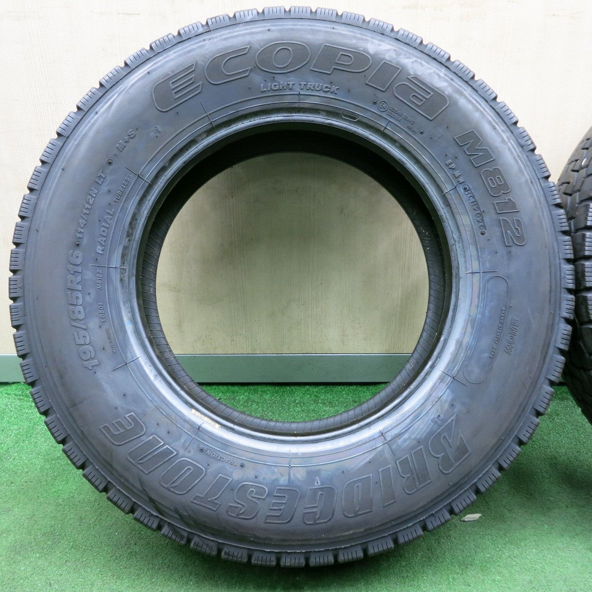 *送料無料* バリ溝！20年！9.5分★トラック タイヤ 195/85R16 114/112N ブリヂストン エコピア M812 ミックス オールシーズン 16インチ★4071307NJスタ