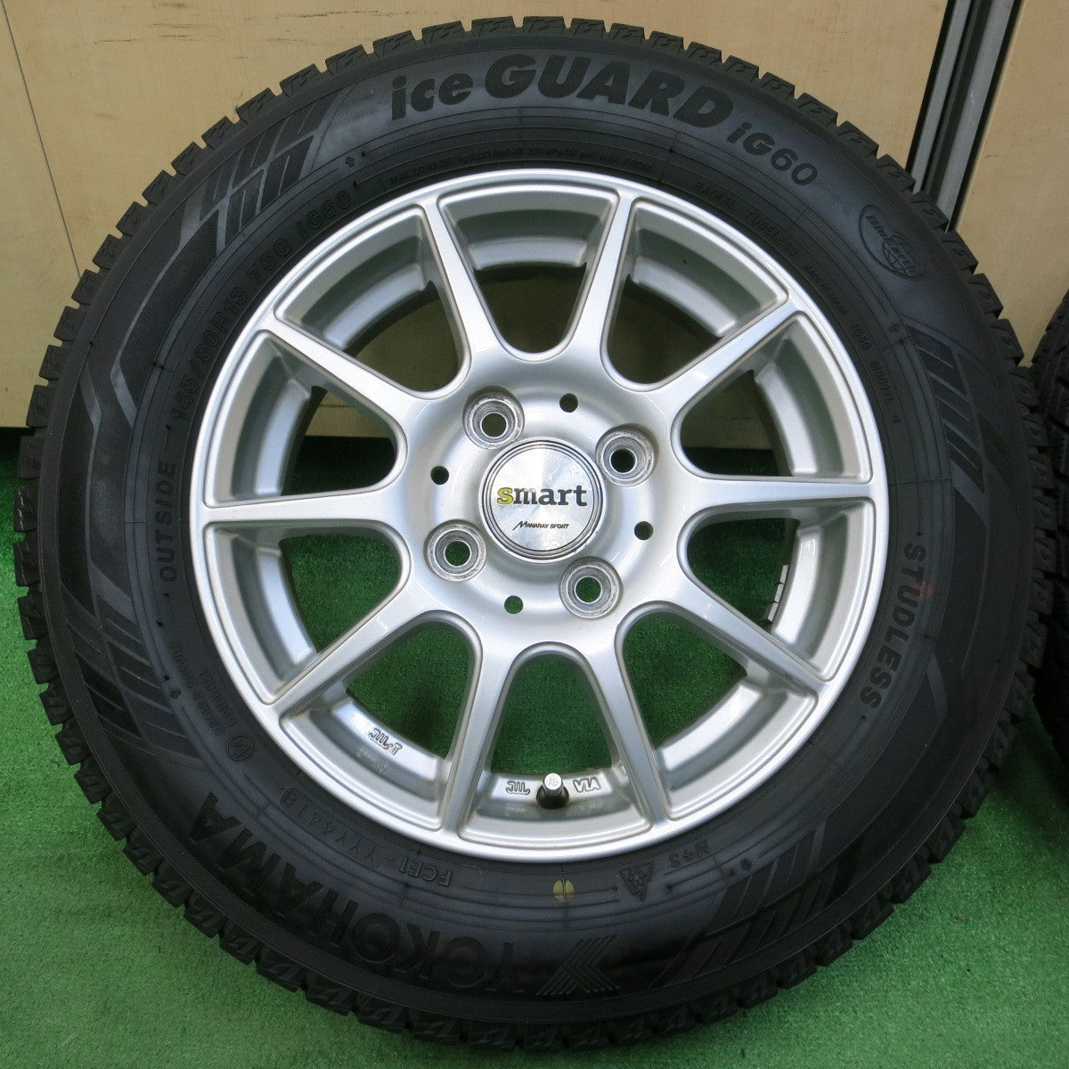 *送料無料* バリ溝！9.5分以上★スタッドレス 145/80R13 ヨコハマ アイスガード iG60 smart MANARAY SPORT 13インチ PCD100/4H★4042915イス