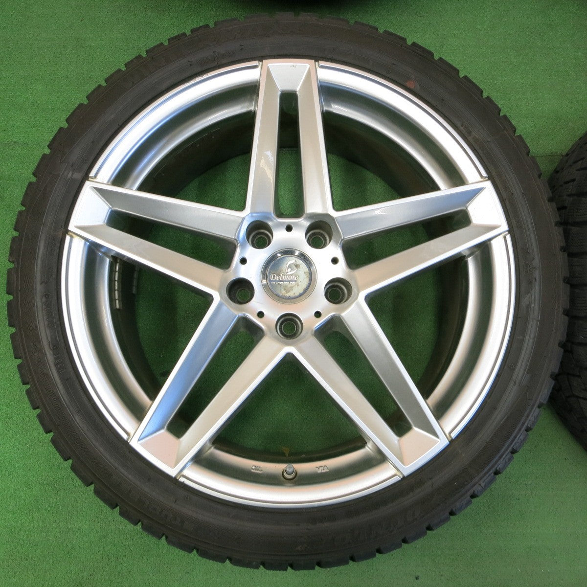 *送料無料* センサー付！バリ溝！9分★レジェンド等 Delmore 245/40R19 スタッドレス ダンロップ ウインターマックス WM02 デルモア PCD120/5H★4051405イス