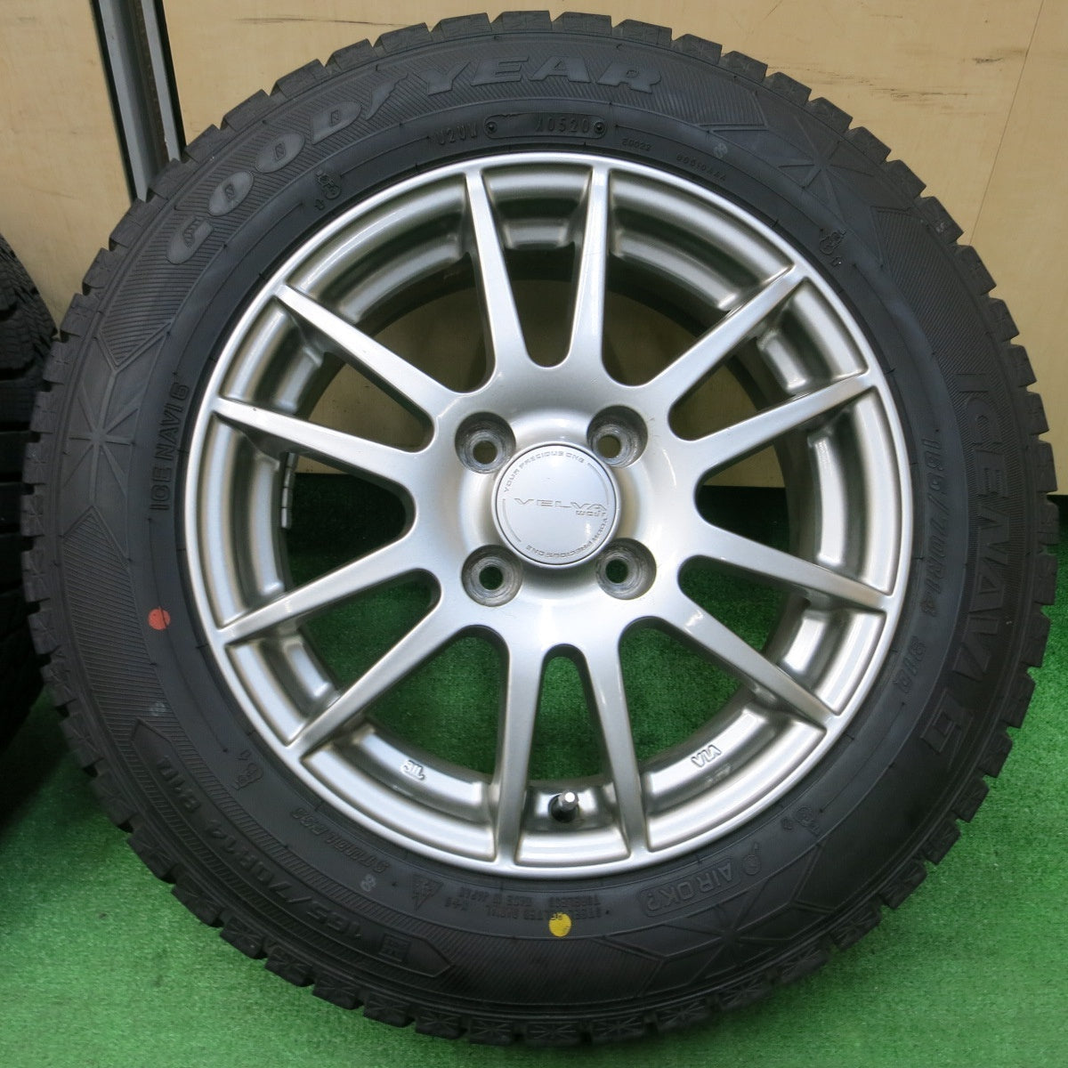 *送料無料* バリ溝！20年！キレイ！9分★スタッドレス 165/70R14 グッドイヤー アイスナビ6 VELVA ヴェルヴァ 14インチ PCD100/4H★4032710イス