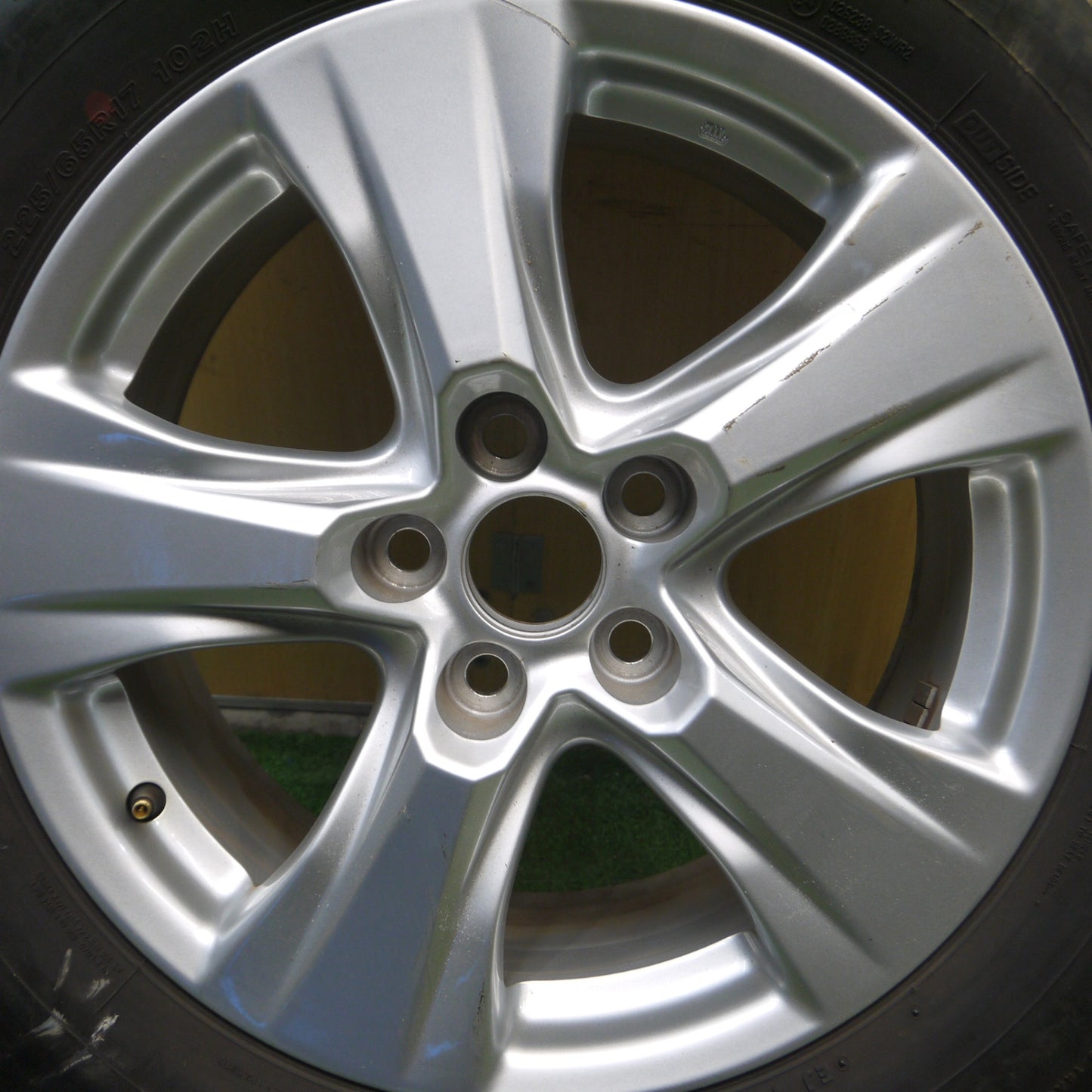 *送料無料* バリ溝！9.5分★トヨタ RAV4 純正 225/65R17 ブリヂストン アレンザ001 17インチ PCD114.3/5H★4040805Hノ