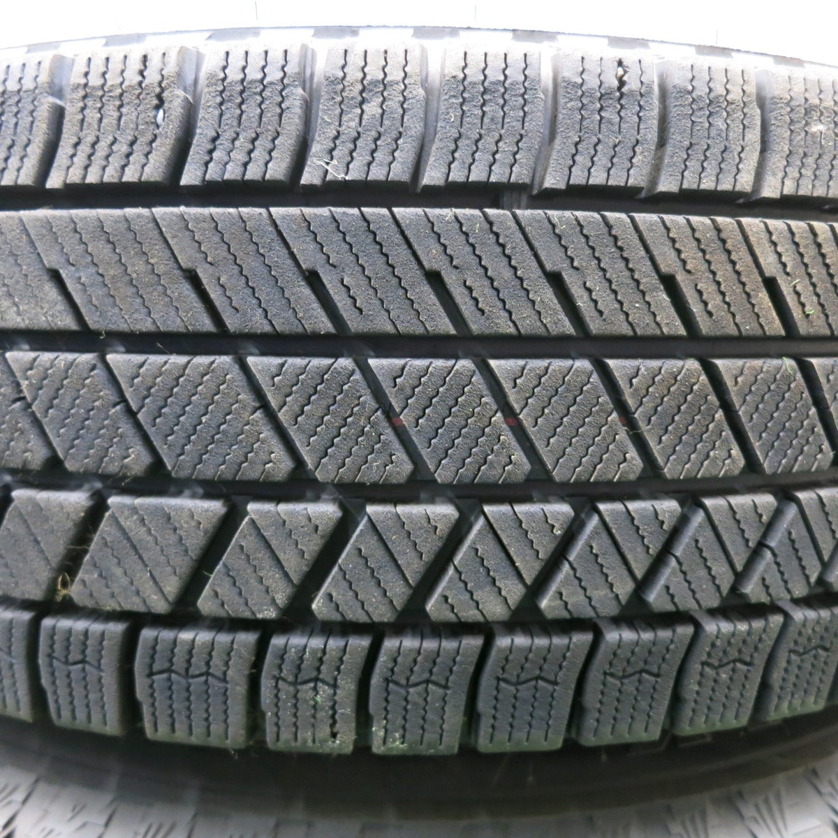 *送料無料* バリ溝！21年！9.5分以上★スタッドレス 175/70R14 ブリヂストン ブリザック VRX3 Fang ファング 14インチ PCD100/4H★4031901NJス