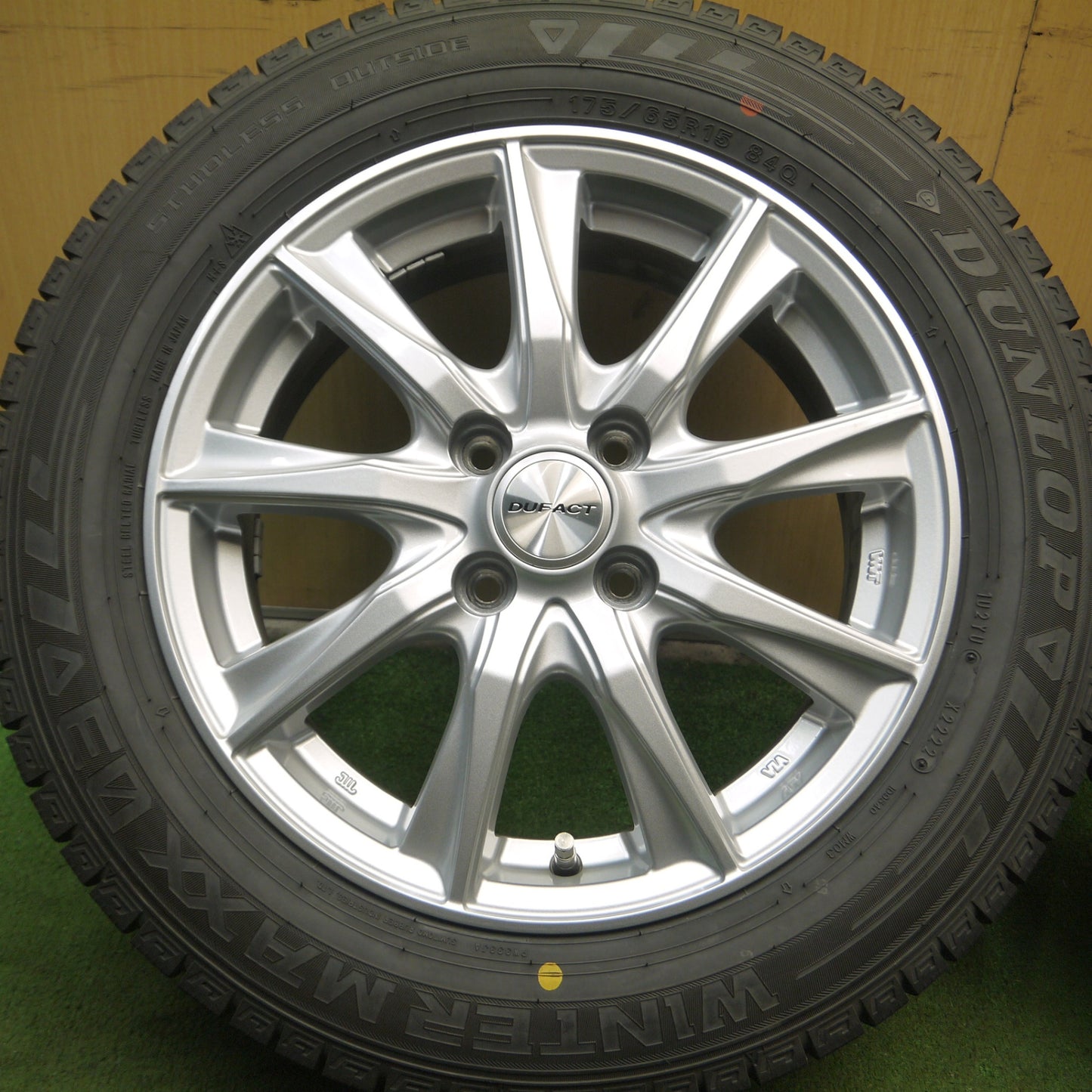 *送料無料* バリ溝！22年！キレイ！9.5分以上★スタッドレス 175/65R15 ダンロップ ウインターマックス03 DUFACT デュファクト 15インチ PCD100/4H★4040902Hス