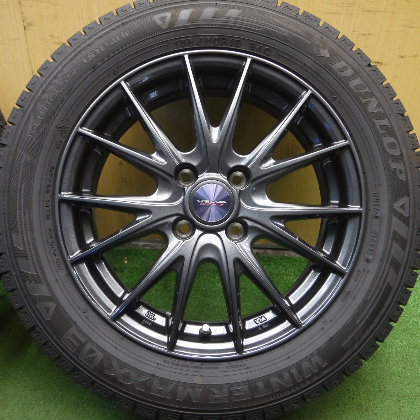 *送料無料* バリ溝！21年！キレイ！ほぼ10分★スタッドレス 185/60R15 ダンロップ ウインターマックス03 VELVA SPORTZ ヴェルヴァ 15インチ PCD100/4H★4040909Hス