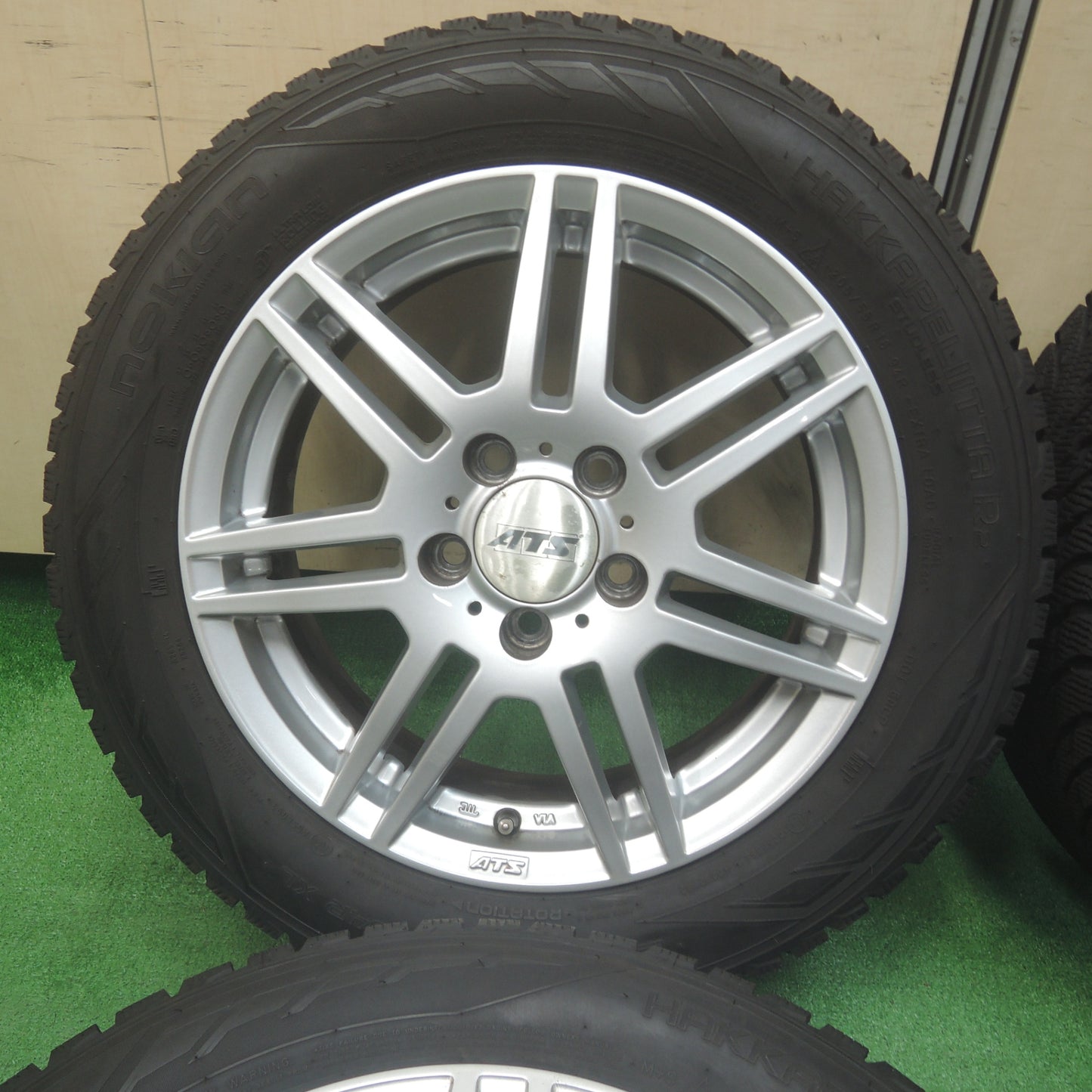 *送料無料* バリ溝！21年！キレイ！ほぼ10分★スタッドレス ベンツ 等 ATS 205/55R16 ノキアン ハッカペリッタ R2 16インチ PCD112/5H★4022102SYス