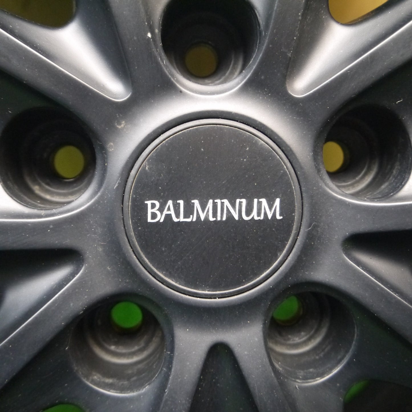 [送料無料] バリ溝！20年！キレイ！8.5分★スタッドレス 215/65R16 ブリヂストン ブリザック DM-V1 BALMINUM バルミナ 16インチ PCD114.3/5H★4101502Hス