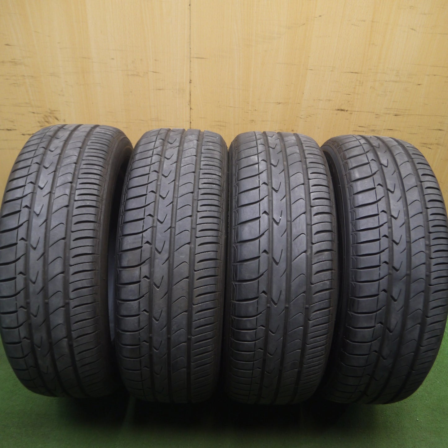 *送料無料* バリ溝！9.5分★215/60R17 トーヨー トランパス MPZ タイヤ 17インチ アルファード ヴェルファイア エスティマ 等★4042209Hノタ