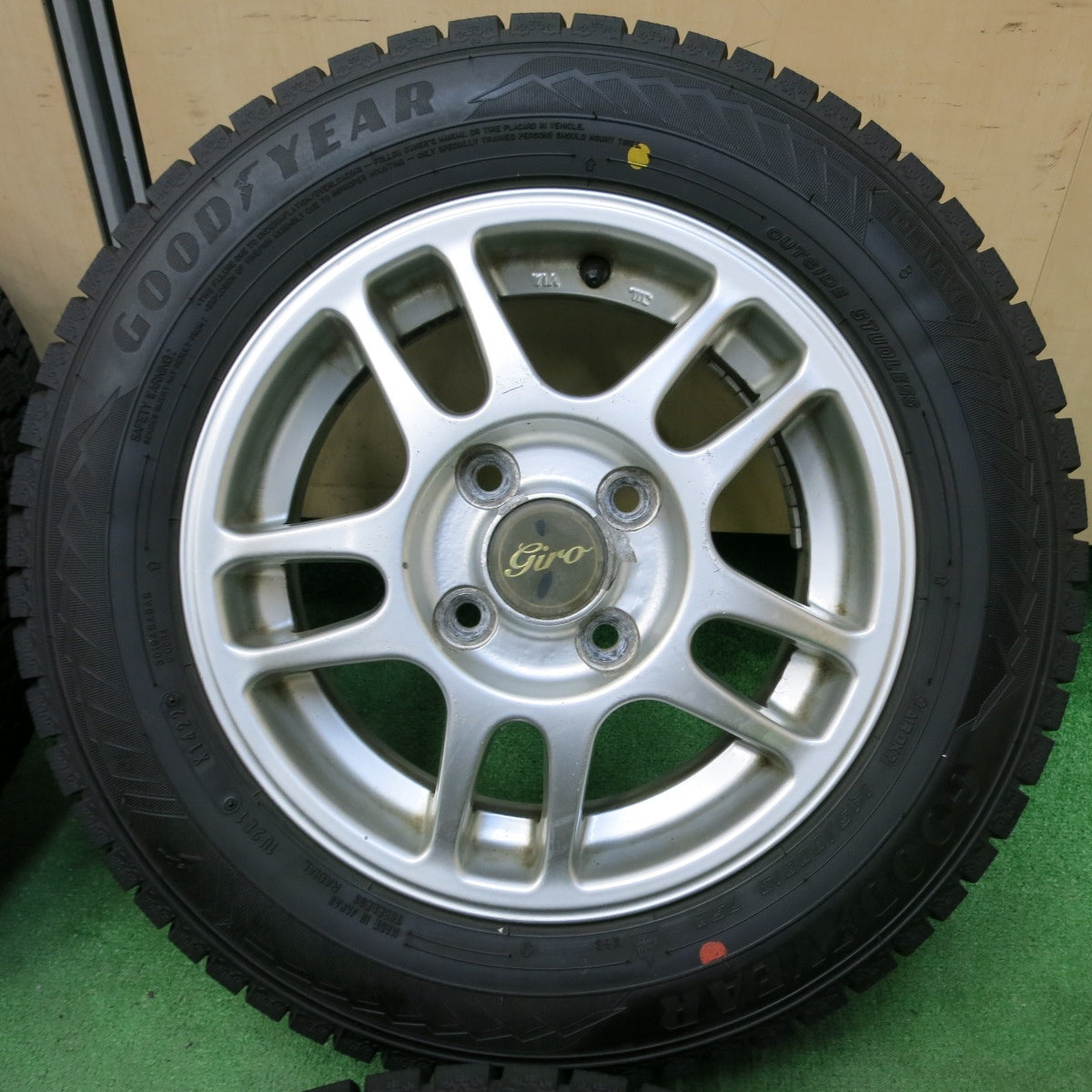 *送料無料* バリ溝！22年！9分★スタッドレス 145/80R13 グッドイヤー アイスナビ8 giro 13インチ PCD100/4H★4090511SYス