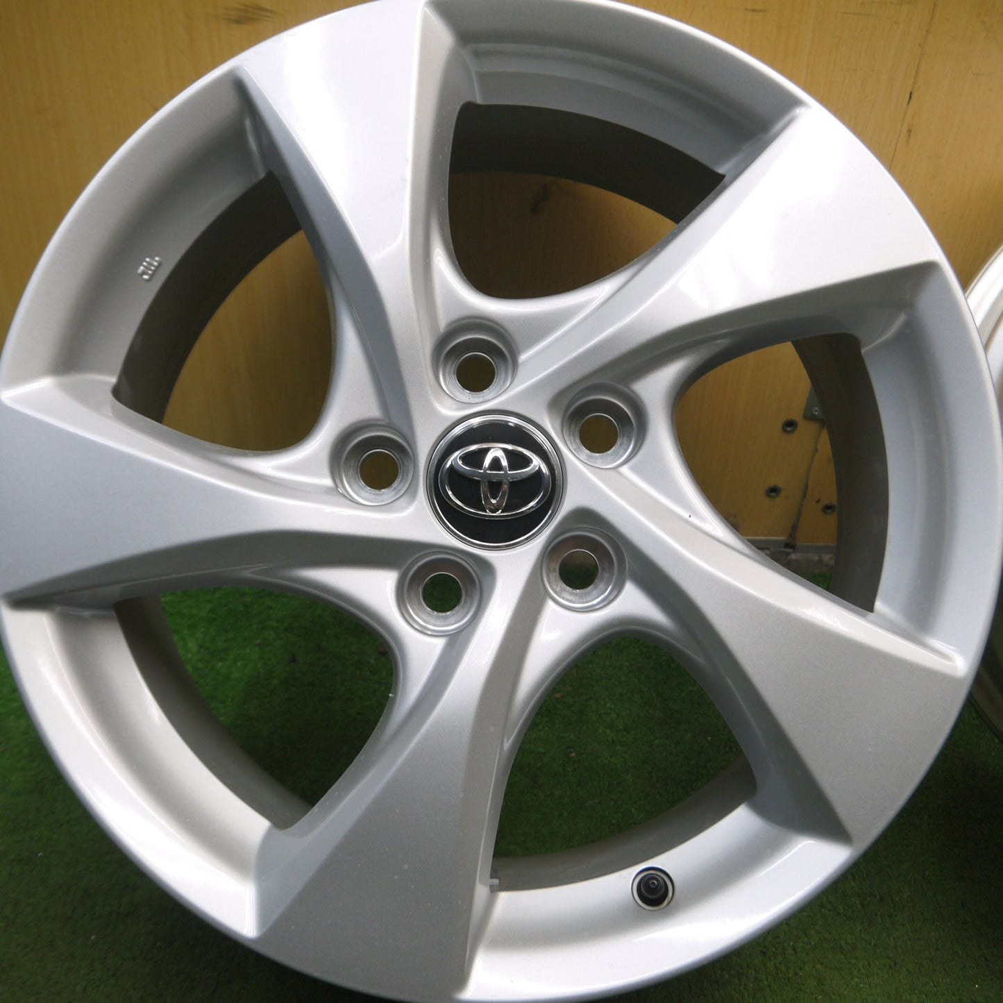 *送料無料* 新車外し★トヨタ C-HR 純正 ホイール 17インチ 17×6.5J PCD114.3/5H CHR★4040305Hホ