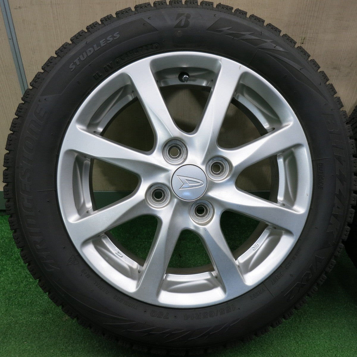 [送料無料] バリ溝！22年！9.5分以上★ダイハツ タント ムーヴ 等 純正 155/65R14 スタッドレス ブリヂストン ブリザック VRX2 14インチ PCD100/4H★4121812TNス