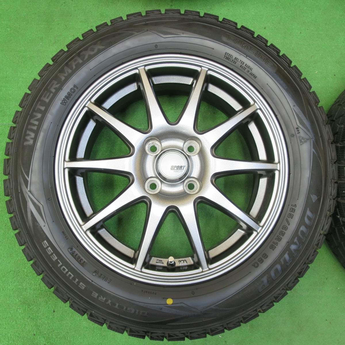 *送料無料* バリ溝！キレイ！9.5分以上★スタッドレス 185/65R15 ダンロップ ウインターマックス WM01 SPORT ABELIA 15インチ PCD100/4H★4070204イス