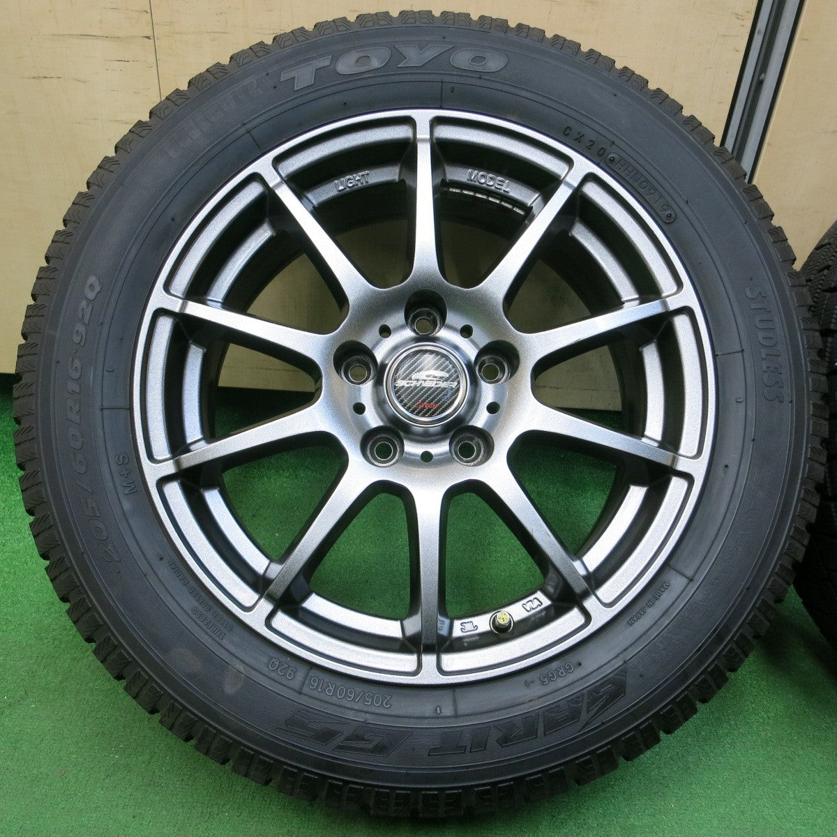 *送料無料* バリ溝！キレイ！9.5分★スタッドレス 205/60R16 トーヨー ガリット G5 SCHNEIDER ATECH シュナイダー 16インチ PCD114.3/5H★4050105イス