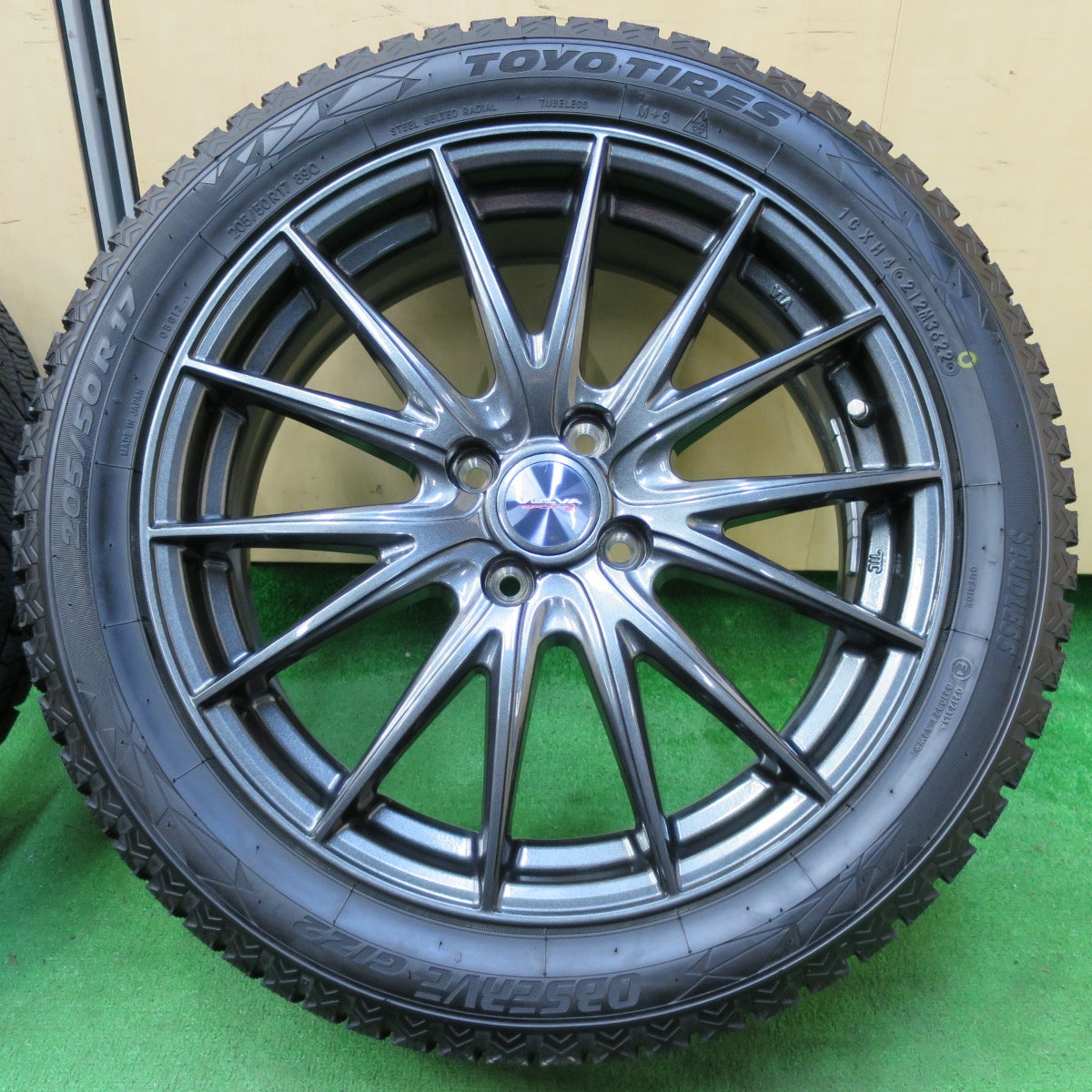 *送料無料* 超バリ溝！22年！キレイ！ほぼ10分★スタッドレス 205/50R17 トーヨー オブザーブ GIZ2 VELVA SPORTZ ヴェルヴァ 17インチ PCD100/4H★4060505イス