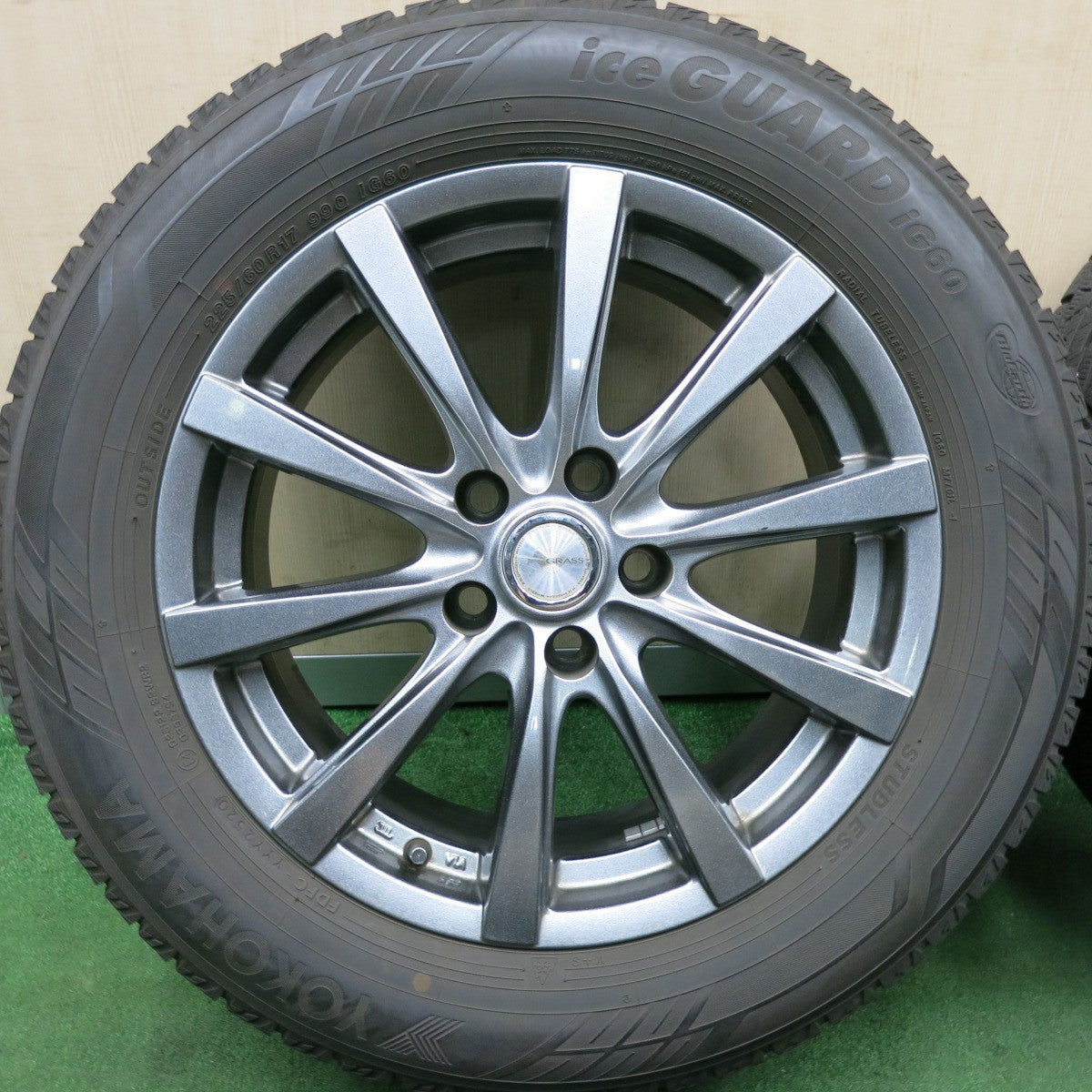 *送料無料* バリ溝！20年！9分★スタッドレス 225/60R17 ヨコハマ アイスガード iG60 GRASS グラス 17インチ PCD114.3/5H★4050607HAス