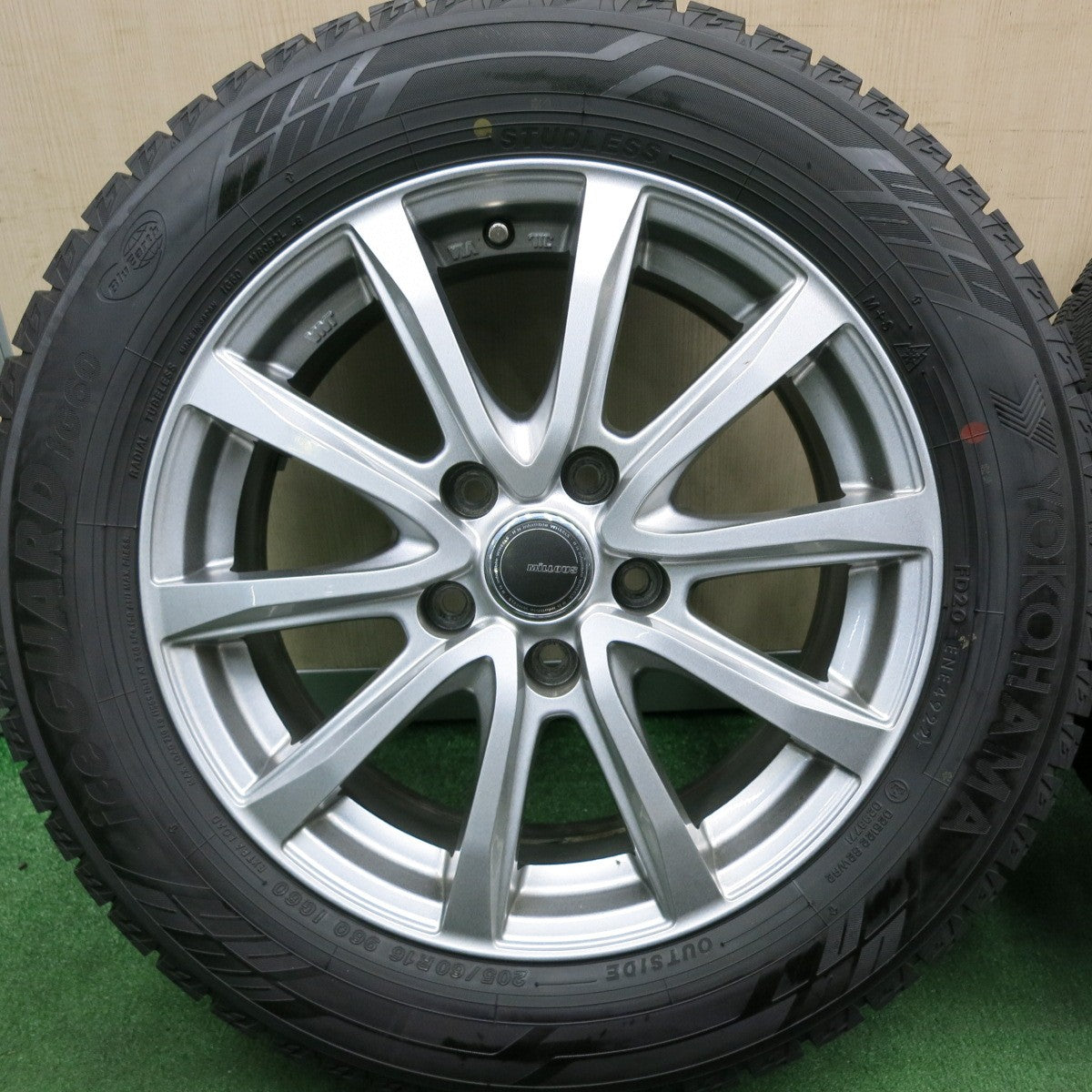 *送料無料* バリ溝！22年！キレイ！ほぼ10分★スタッドレス 205/60R16 ヨコハマ アイスガード iG60 MiLLOUS ミルアス 16インチ PCD114.3/5H★4033003HAス