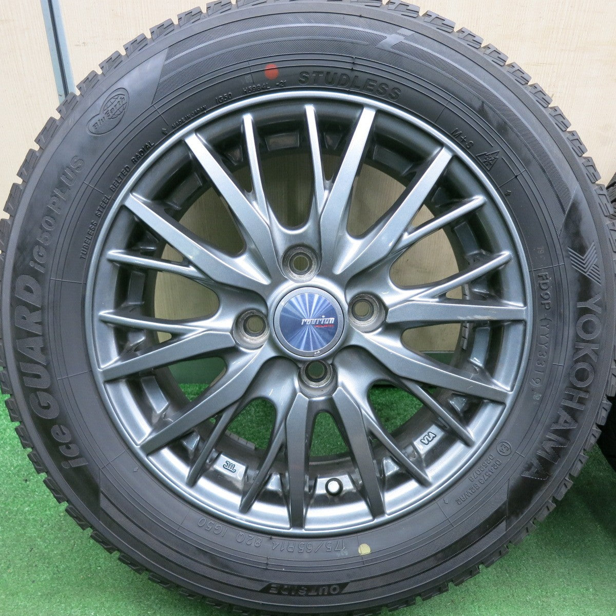 *送料無料* バリ溝！9.5分★スタッドレス 175/65R14 ヨコハマ アイスガード iG50 プラス ravrion RM01 ラブリオン PCD100/4H★4051307HAス