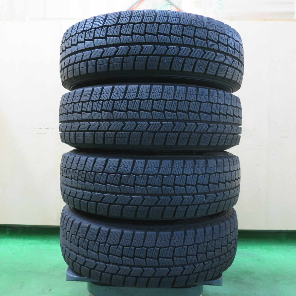 [送料無料] バリ溝！20年！キレイ！9.5分以上★スタッドレス 175/70R14 ダンロップ ウインターマックス WM02 STRANGER ストレンジャー PCD100/4H★4100706イス