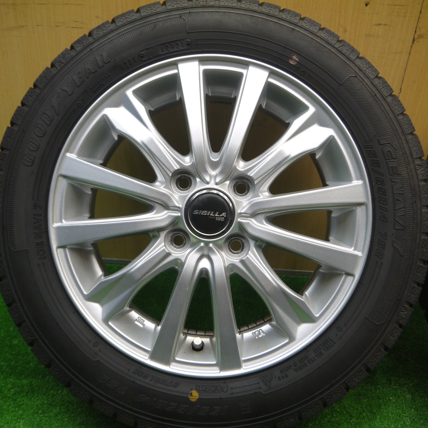 [送料無料] バリ溝！21年！9分★スタッドレス 155/65R14 グッドイヤー アイスナビ7 SIBILLA NEXT W5 シビラ 14インチ PCD100/4H★4092001Hス