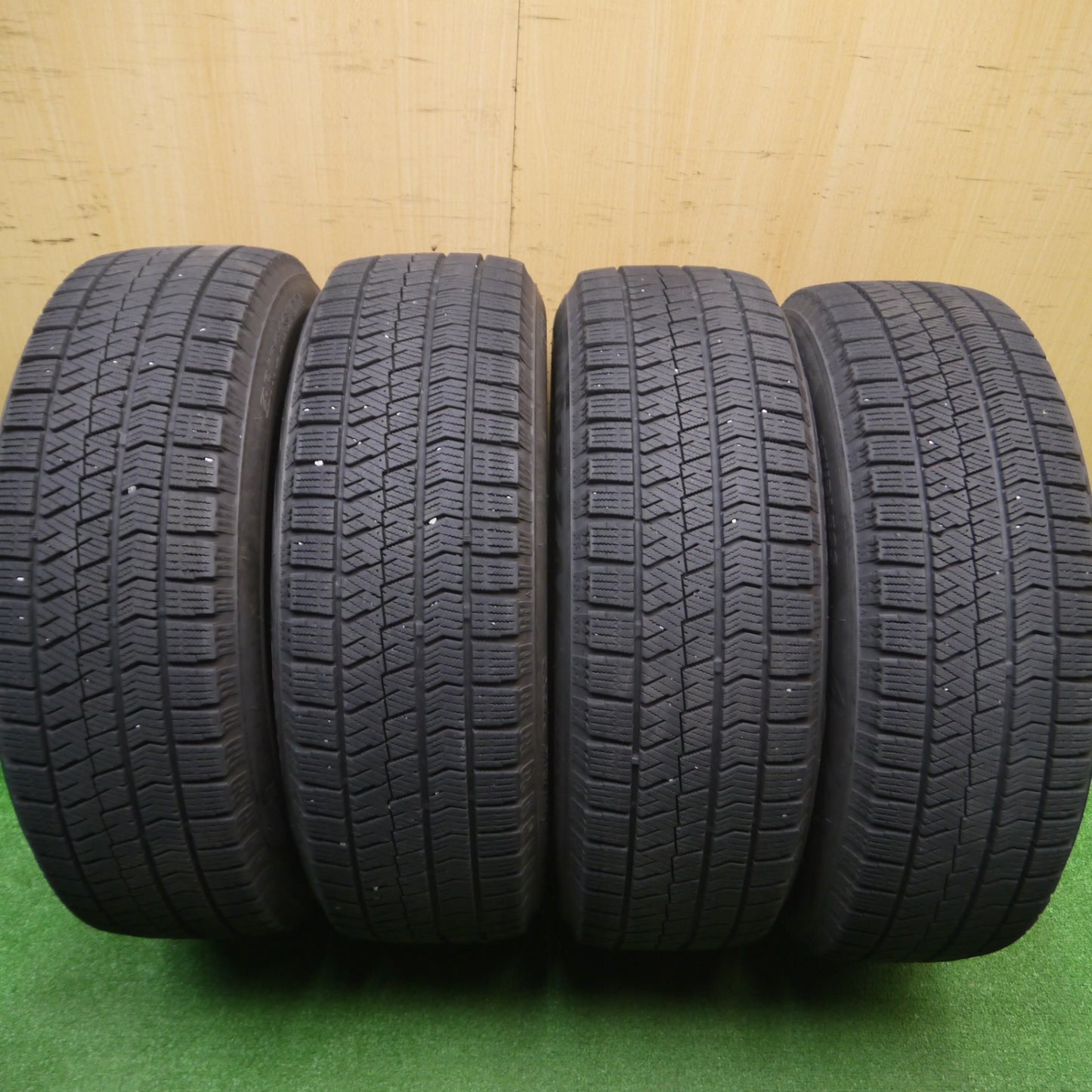 [送料無料] バリ溝！キレイ！8.5分★プリウス 等 195/65R15 スタッドレス ブリヂストン ブリザック VRX2 AZANE FB アザーネ 15インチ PCD100/5H★4100805Hス