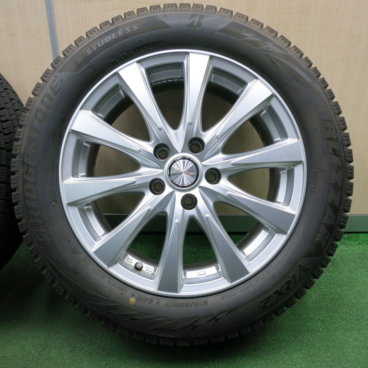 *送料無料* バリ溝！22年！綺麗！9.5分★スタッドレス 215/55R17 ブリヂストン ブリザック VRX2 JOKER ジョーカー 17インチ PCD114.3/5H★4041903NJス