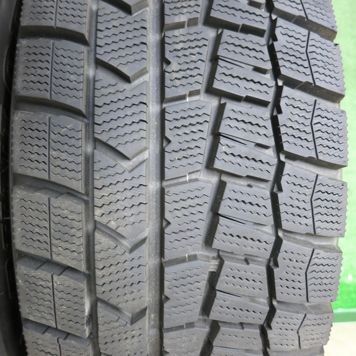 [送料無料] バリ溝！23年！キレイ！9.5分以上★スタッドレス 215/60R16 ダンロップ ウインターマックス WM02 社外 アルミ 16インチ PCD114.3 100/5H マルチ★4121303NJス