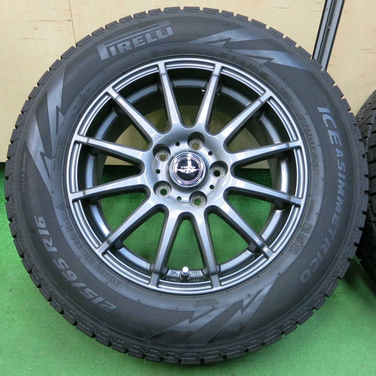 *送料無料* バリ溝！キレイ！ほぼ10分★スタッドレス 215/65R16 ピレリ アイスアシンメトリコ TEAD テッド 16インチ PCD114.3/5H★4051606イス