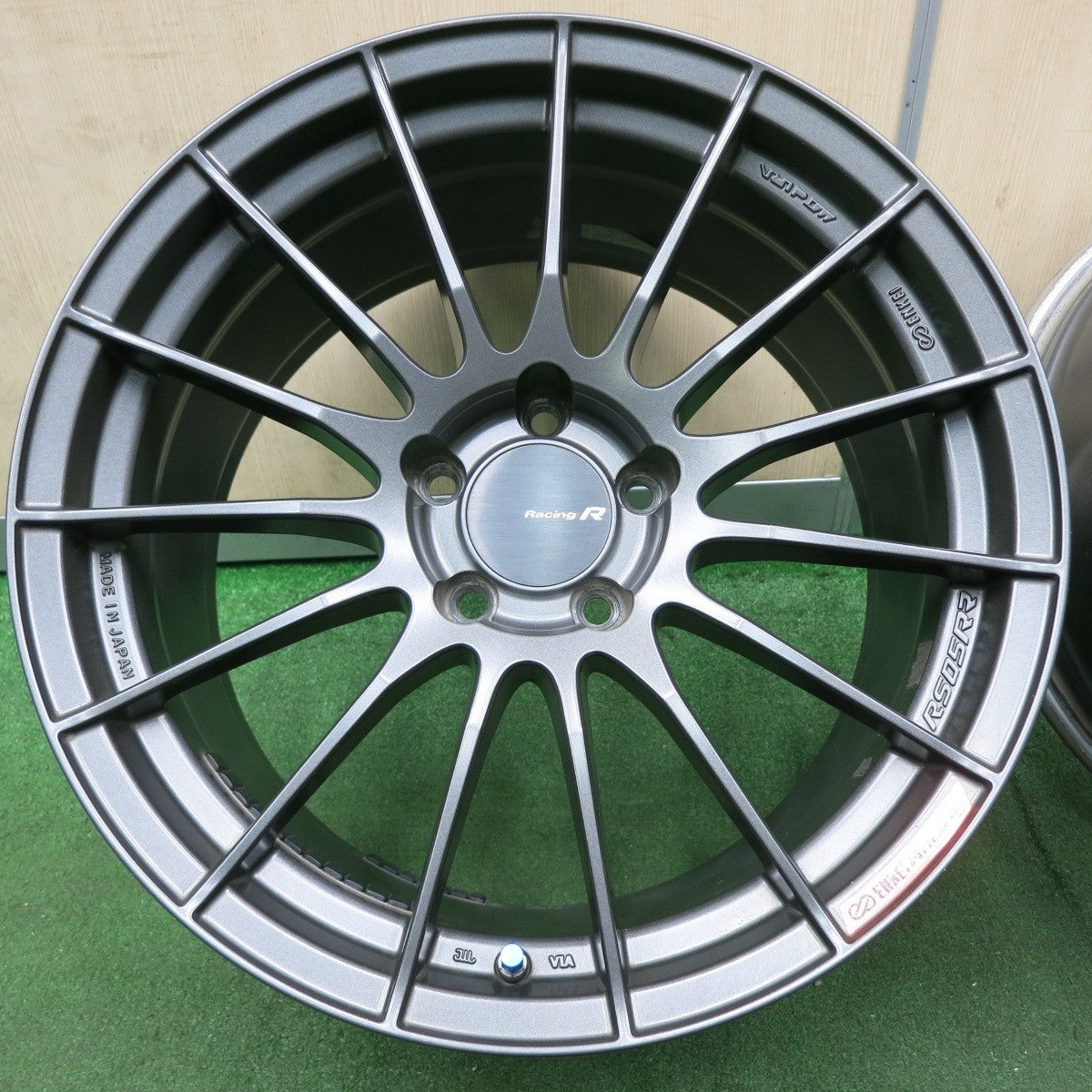 *送料無料* キレイ★Racing R ENKEI RS05RR ホイール 18インチ 18×9J PCD114.3/5H エンケイ レーシングR★4061704NJホ