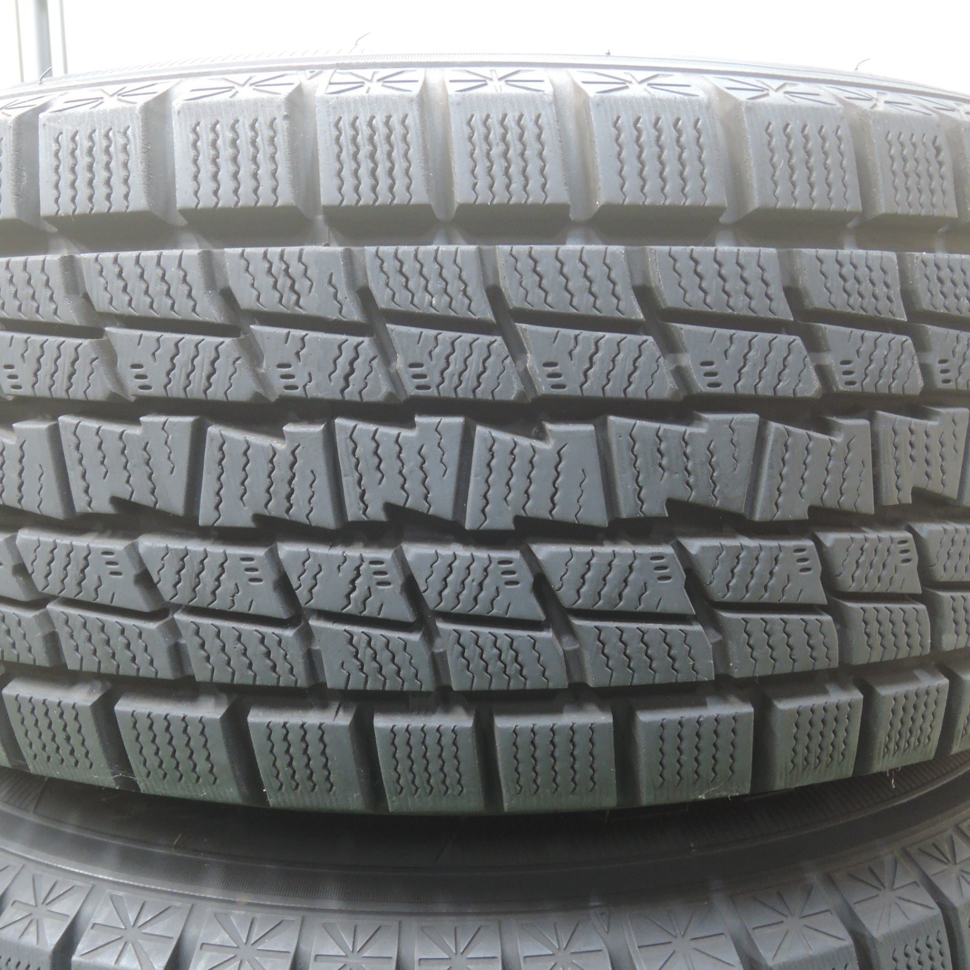 送料無料* バリ溝!キレイ!9.5分以上☆スタッドレス 225/65R17 送料無料* バリ溝!キレイ!9.5分以上☆スタッドレス 225/65R17