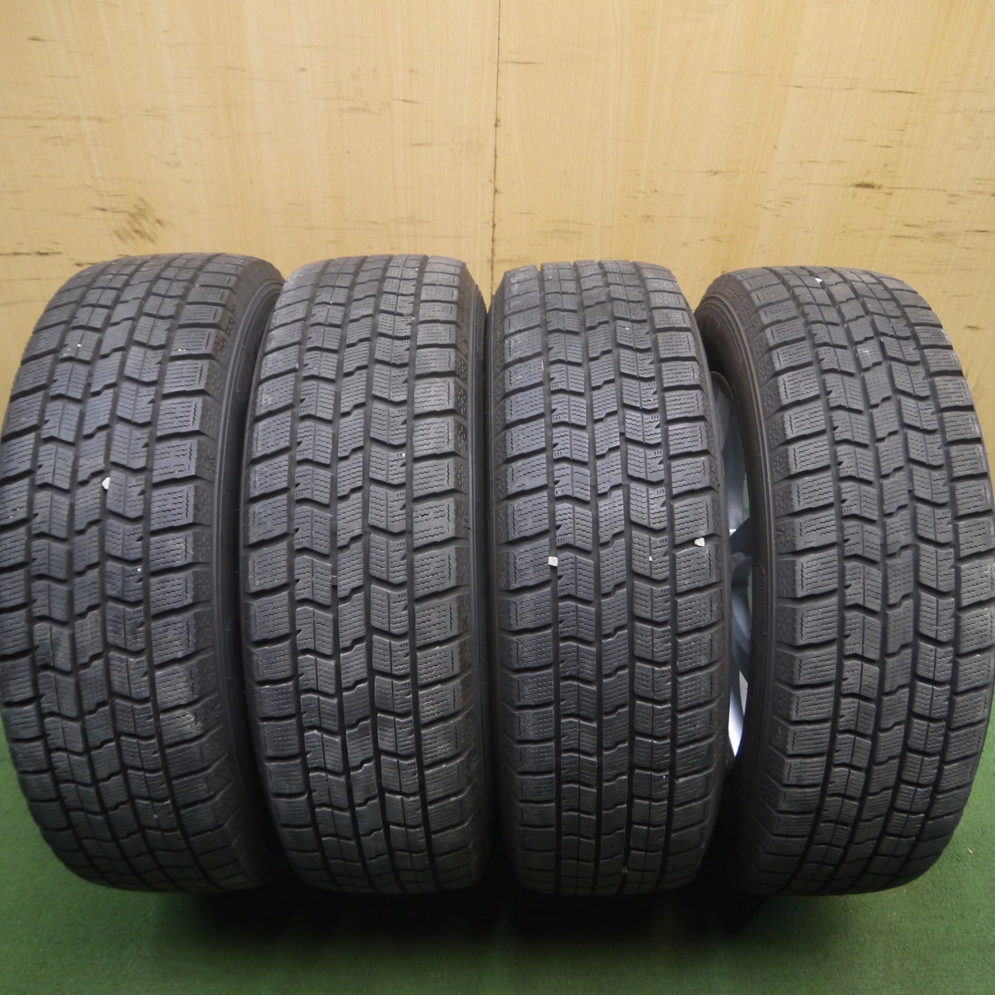 *送料無料* バリ溝！21年！キレイ！9.5分★スタッドレス 195/65R16 グッドイヤー アイスナビ7 ravrion RS01 ラブリオン 16インチ PCD100/4H★4031312Hス