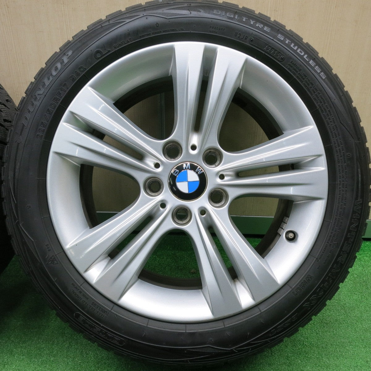 [送料無料] バリ溝！9.5分★BMW 3シリーズ F30 純正 225/50R17 スタッドレス ダンロップ ウインターマックス WM01 ランフラット PCD120/5H★4102701HAス