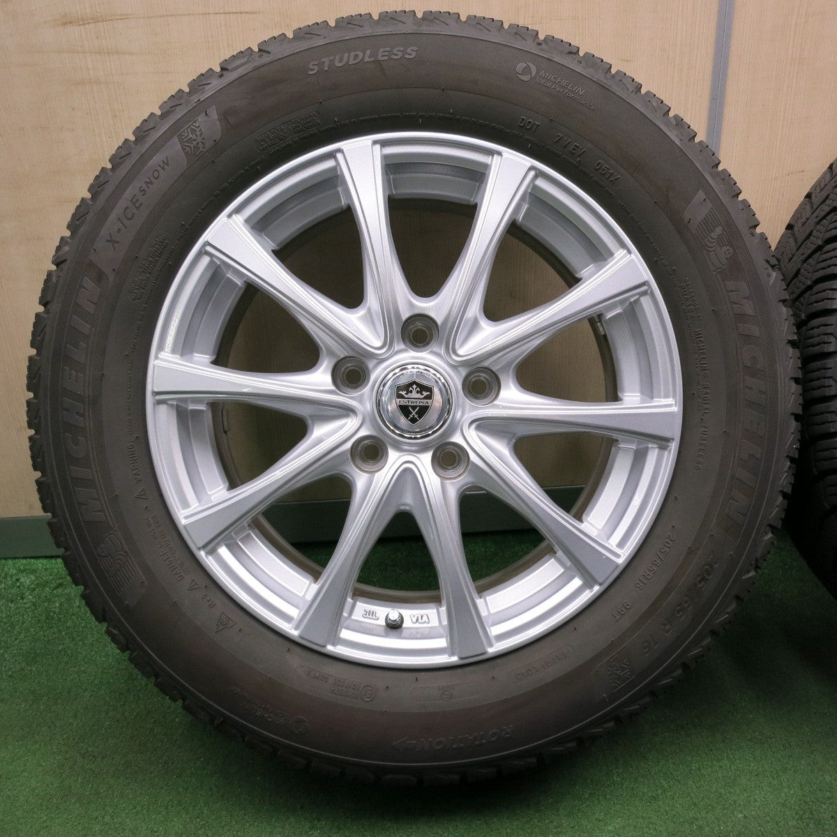 *送料無料* バリ溝！21年！綺麗！8.5分★スタッドレス 205/65R16 ミシュラン X-ICE SNOW ESTROSA エステローザ 16インチ PCD114.3/5H★4042502NJス