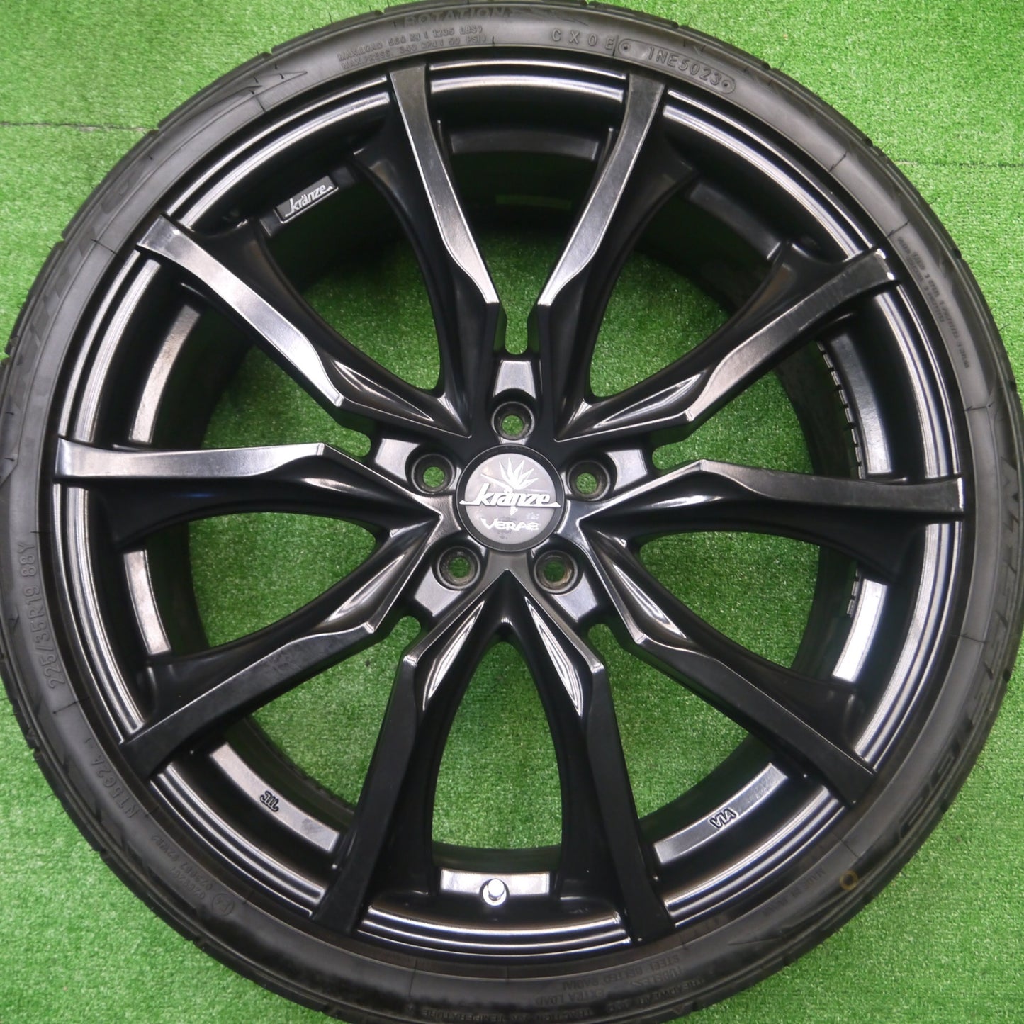 *送料無料* バリ溝！23年！9.5分★プリウス等 kranze VERAE 225/35R19 ニットー NT555 G2 クレンツェ ヴェラーエ 19インチ PCD100/5H★4083003Hノ