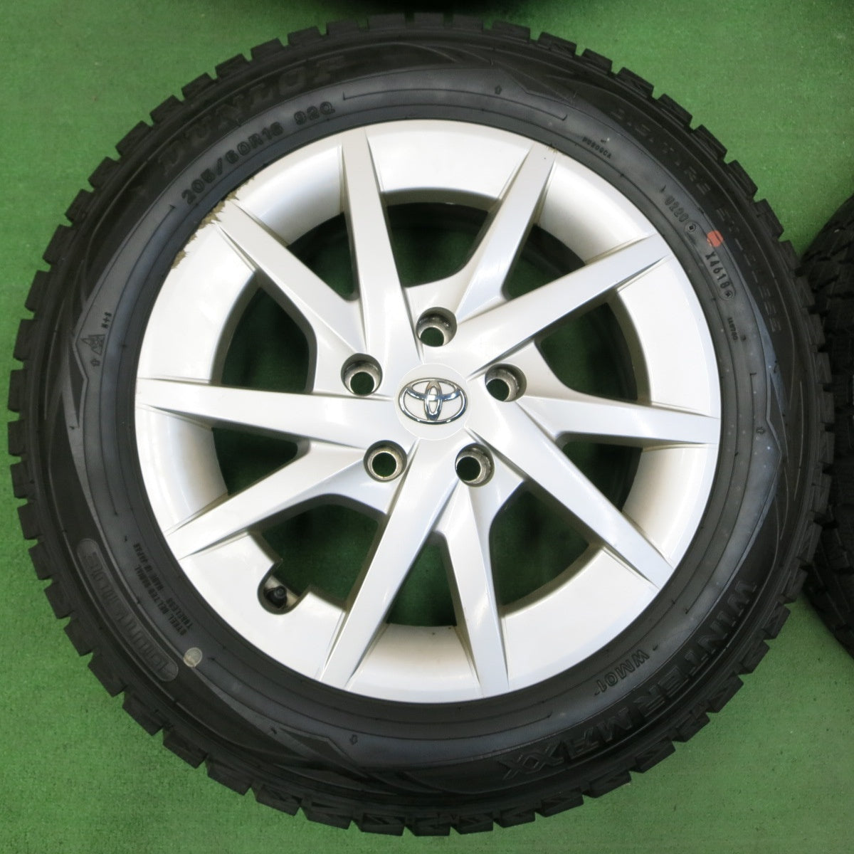 *送料無料* バリ溝！9.5分★トヨタ プリウスα 純正 205/60R16 スタッドレス ダンロップ ウインターマックス WM01 16インチ  PCD114.3/5H★4051106イス