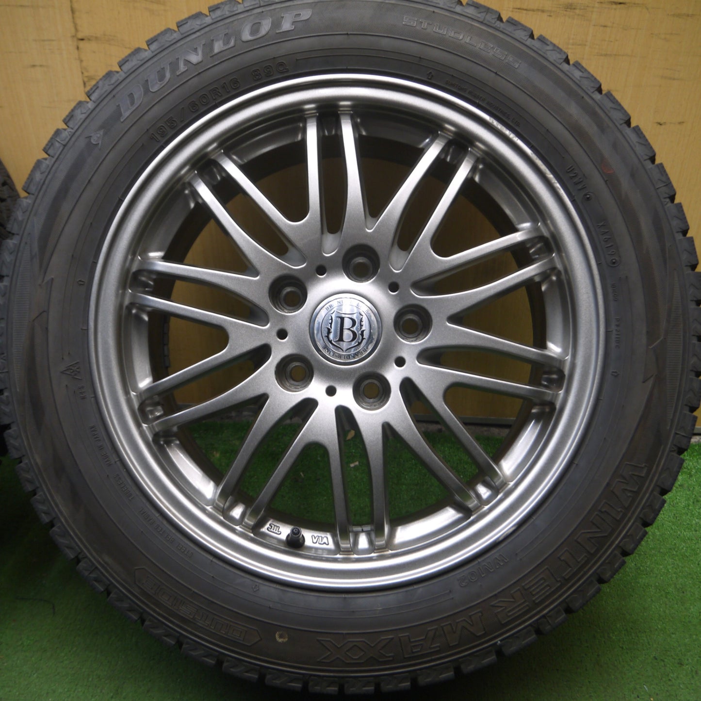 *送料無料* バリ溝！9.5分★スタッドレス 195/60R16 ダンロップ ウインターマックス WM02 BRANDLE-LINE ブランドルライン PCD114.3/5H★4042307Hス