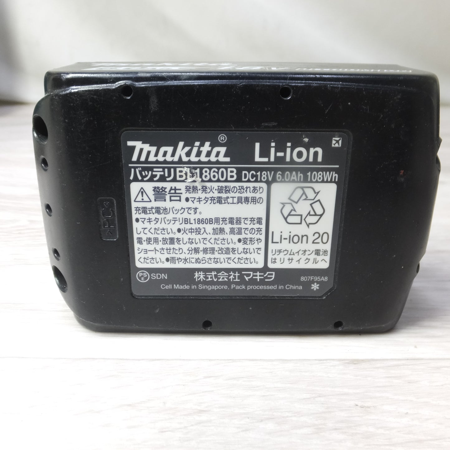 [送料無料] キレイ◆makita マキタ 充電式インパクトレンチ TW300DRGX 18V バッテリー2個 充電器付き 電動工具◆