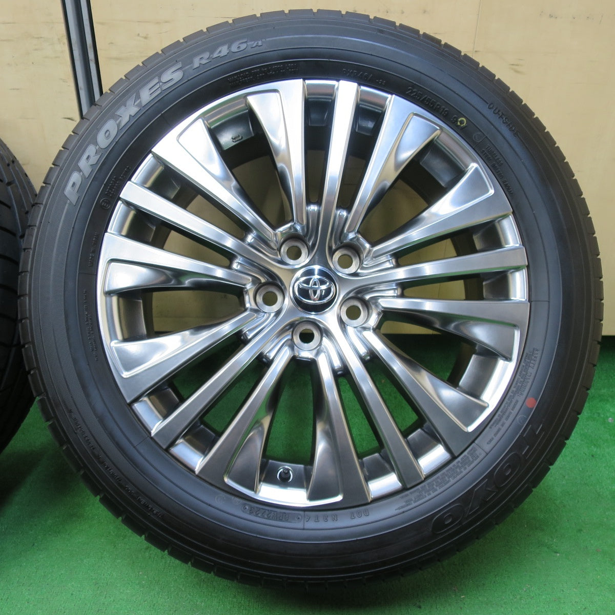 *送料無料* 新車外し！23年★トヨタ 80系 ハリアー Z 純正 225/55R19 トーヨー プロクセス R46A 19インチ PCD114.3/5H★4070301イノ