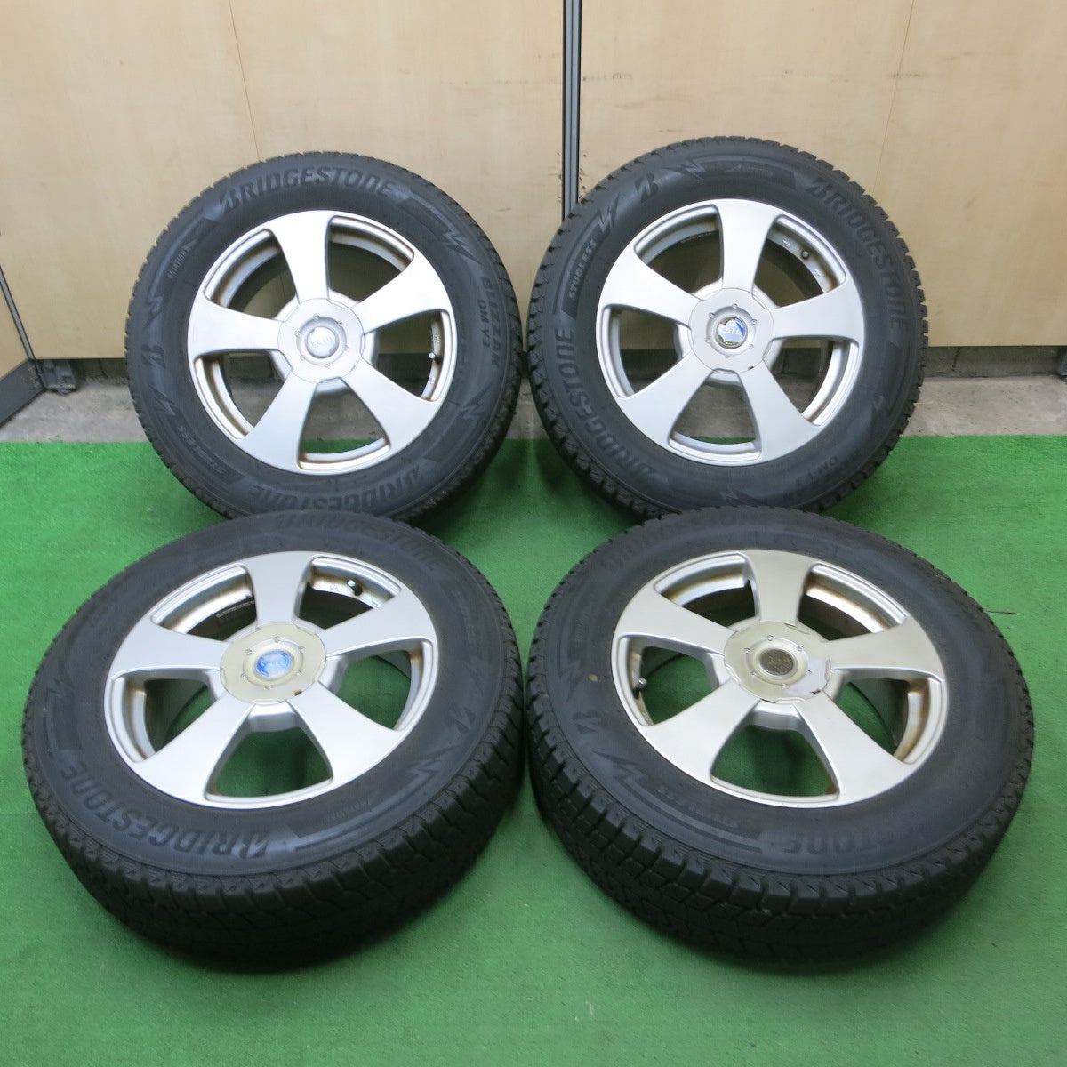 *送料無料* バリ溝！8.5分★スタッドレス 225/65R17 ブリヂストン ブリザック DM-V3 FEID 17インチ PCD100 114.3/5H マルチ★4070102ナス